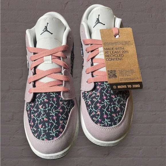Nike Air Jordan 1 Low SE Floral Kid's Size 7Y Sneakers FJ3445-001 - Picture 3 of 7